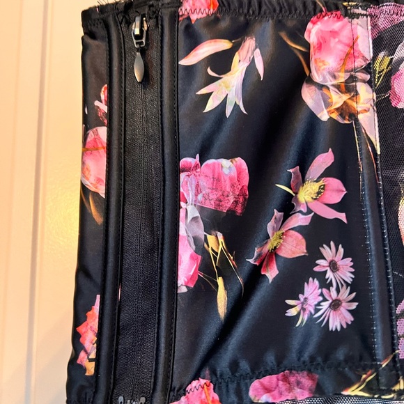 NWT VICTORIAS SECRET VERY SEXY SATIN LACE FLORAL CORSET BUSTIER SIDE ZIPPER 34DD - Picture 4 of 6